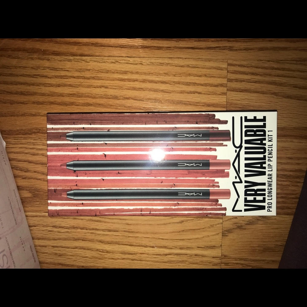 MAC Lip Liners